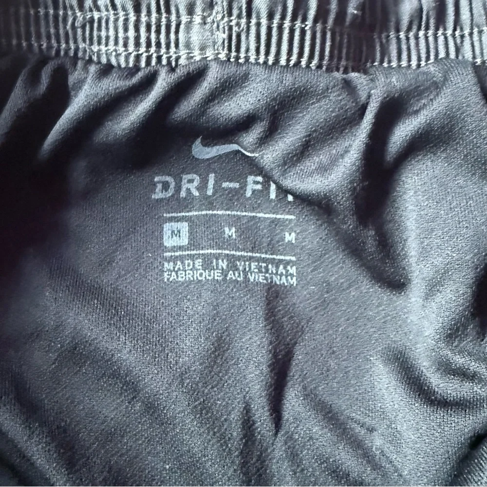 Nike Black Athletic Shorts Lightweight Elastic Waist - Picture 2 of 4